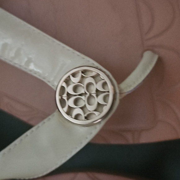 Coach Women's Sz10B Sara Flat Strap Logo Sandals Patent Cream 100% Leather - Picture 4 of 11